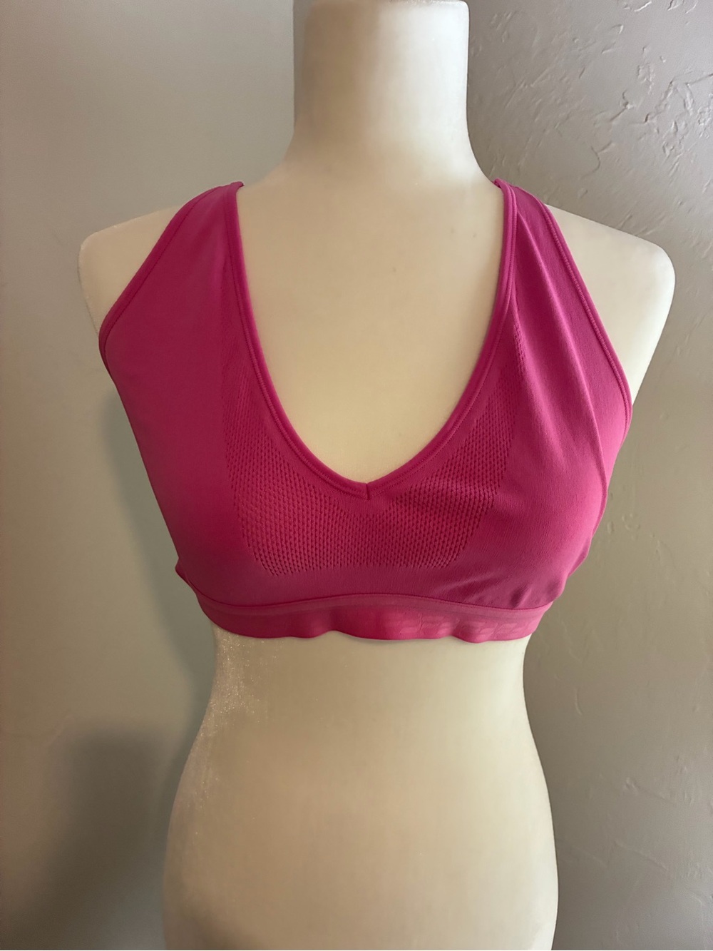 Fabletics Seamless V-Neck Sports Bra - Hot Pink